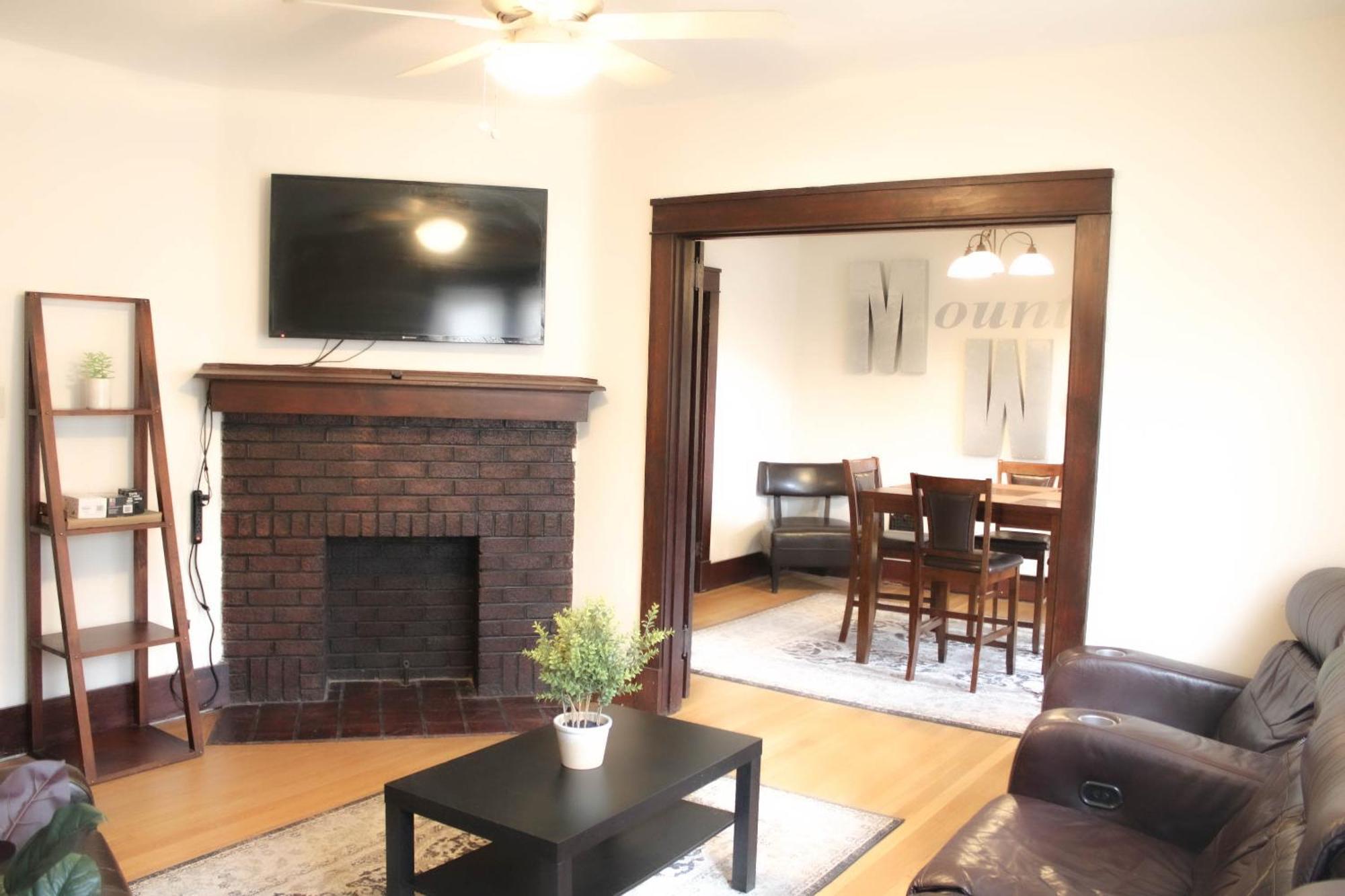 Comfy And Spacious 3 Bedroom - Easy City Access Питсбърг Екстериор снимка