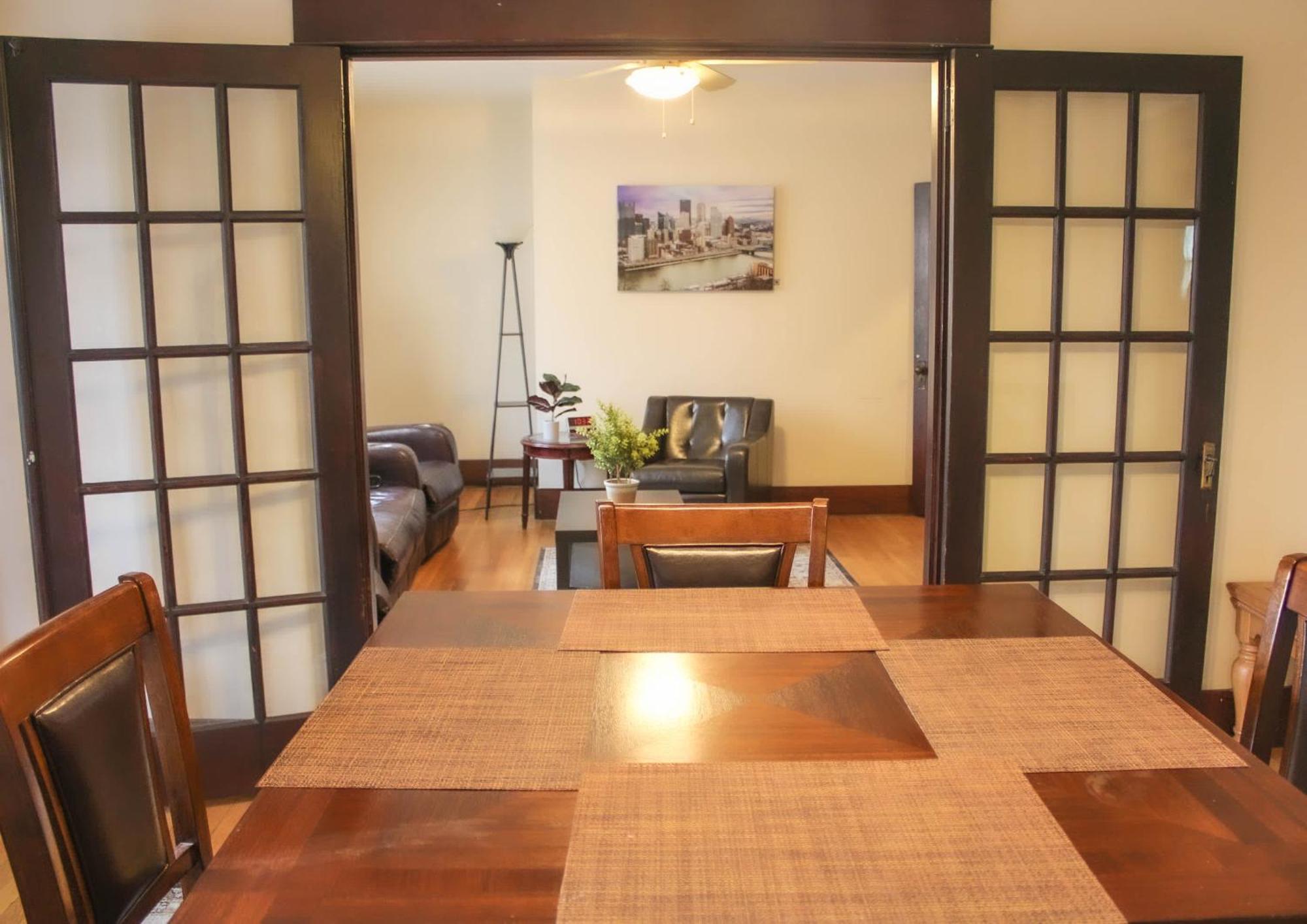 Comfy And Spacious 3 Bedroom - Easy City Access Питсбърг Екстериор снимка